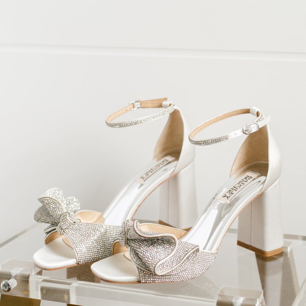 Badgley Mischka Poppy Wedding Block Heel Soft White 6 New Box Crystal - Picture 12 of 16
